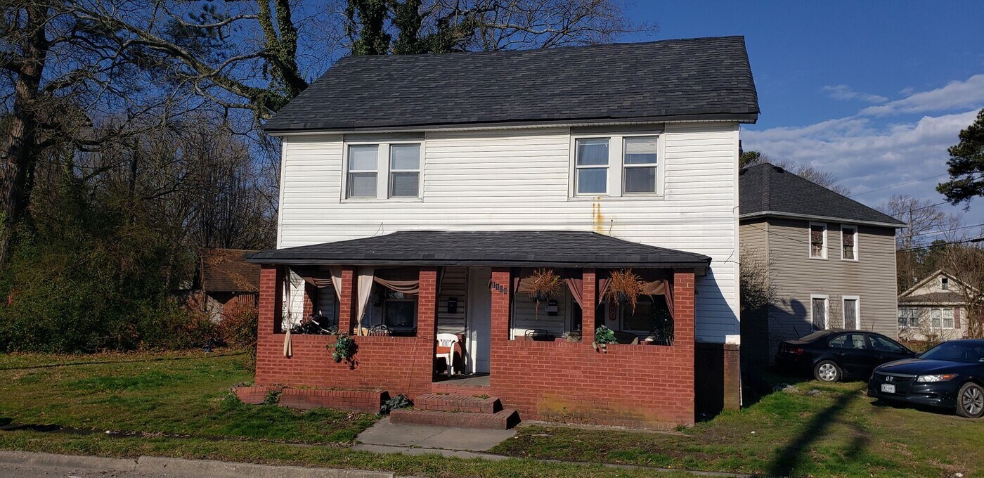 1104 Victory Blvd-Unit -Apt 4 in Portsmouth, VA - Building Photo