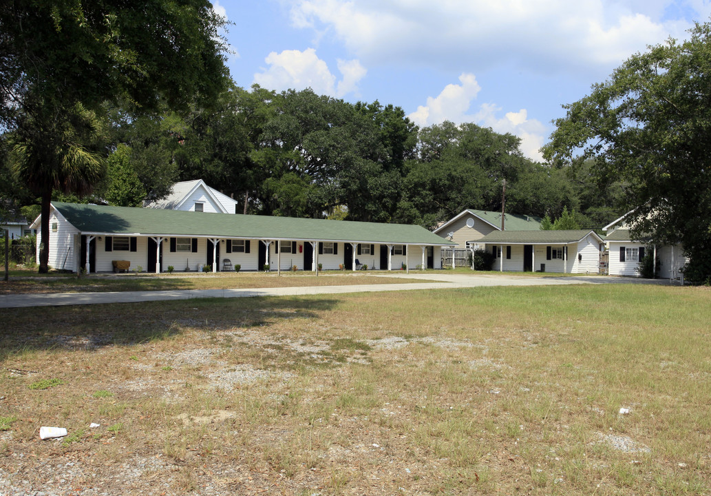 67 E Woodlawn St in Ridgeland, SC - Building Photo