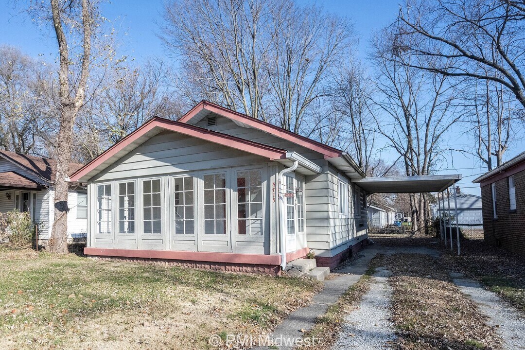 4715 Caroline Ave in Indianapolis, IN - Building Photo