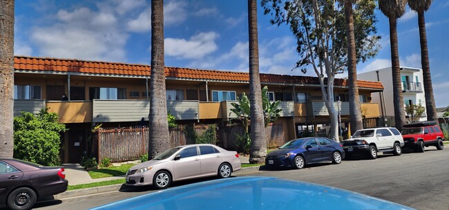 Romaine Street Apartments in Los Angeles, CA - Building Photo - Building Photo