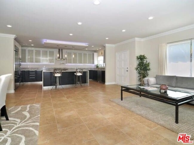 5354 Lindley Ave in Los Angeles, CA - Building Photo - Building Photo