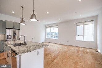 444 Fairmount Ave in Philadelphia, PA - Building Photo - Building Photo