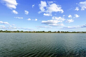 2445 NW 33rd St in Oakland Park, FL - Building Photo - Building Photo