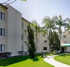 South Park Manor in Gardena, CA - Foto de edificio