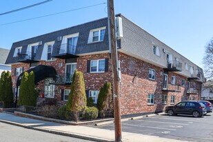 Balcomb Condominium in Salem, MA - Building Photo