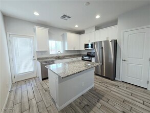 5846 Steinbeck Vly St in Las Vegas, NV - Building Photo - Building Photo