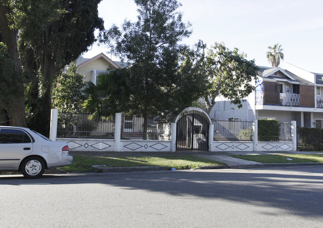 5816 Harold Way in Los Angeles, CA - Building Photo - Building Photo