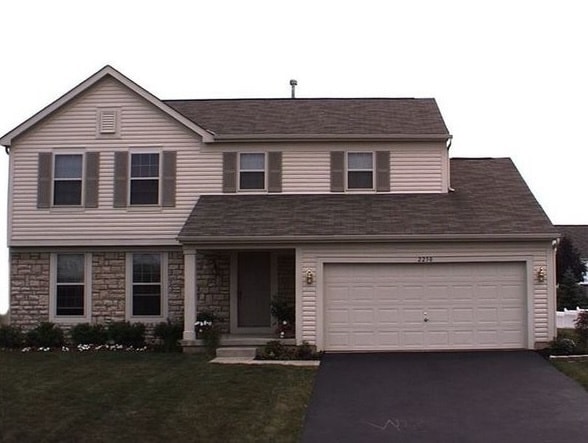 2250 Reeves Ave in Lewis Center, OH - Foto de edificio