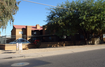 Myrtle Manor Apartments in Glendale, AZ - Building Photo - Building Photo