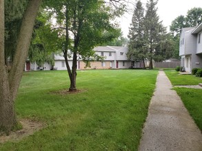 Colonial Village in Champaign, IL - Foto de edificio - Building Photo