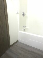 1316 Sheri Ct, Unit A in Tomah, WI - Foto de edificio - Building Photo