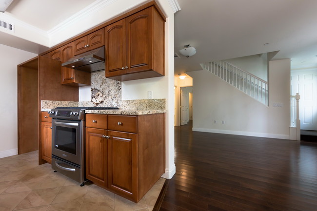 Franklin Townhomes in Santa Monica, CA - Building Photo - Building Photo
