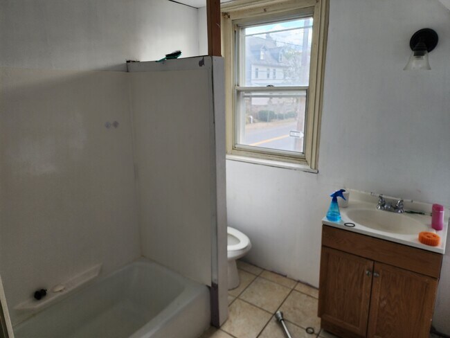 302 Main St in Hellertown, PA - Building Photo - Building Photo