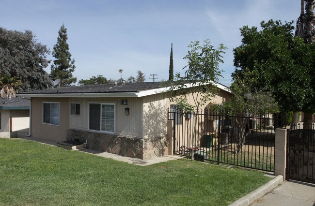 1183 W Spring St in Riverside, CA - Foto de edificio - Building Photo