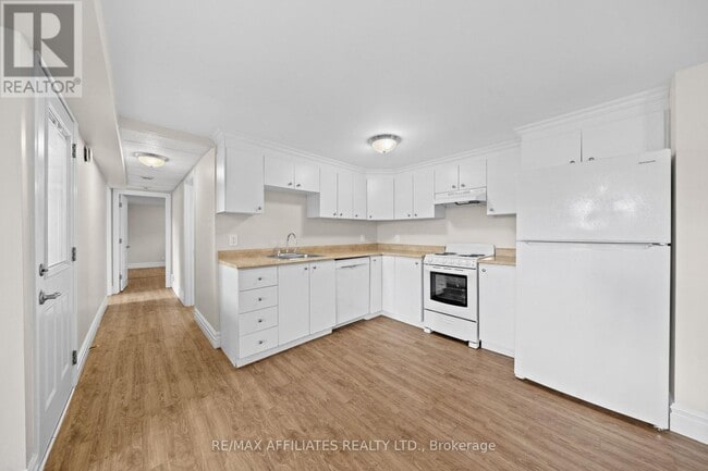 6819 Rocque St in Ottawa, ON - Building Photo - Building Photo