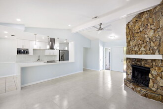 17241 Johnston Dr in Ft. Myers, FL - Building Photo - Building Photo