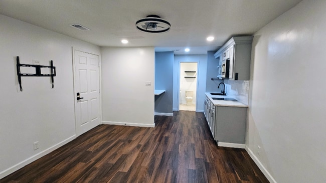 222 Walnut St NW, Unit Room in Atlanta, GA - Foto de edificio - Building Photo