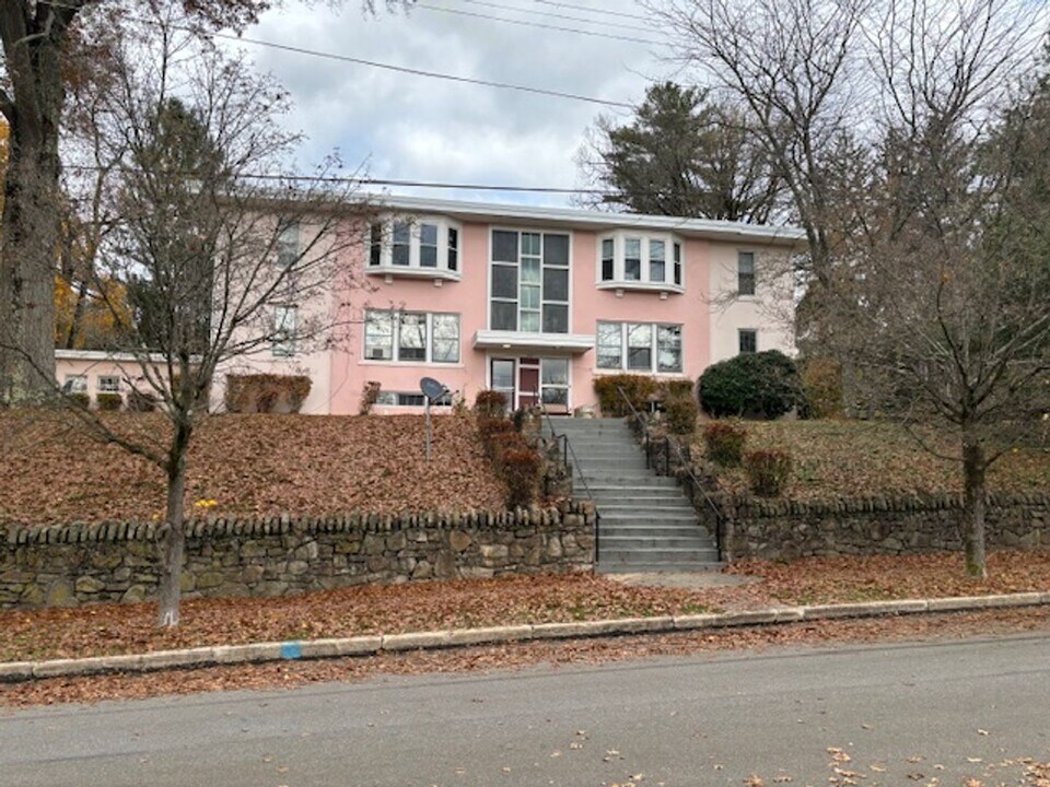 207 Diamond Blvd-Unit -207 Diamond Blvd. - 1 R in Johnstown, PA - Building Photo