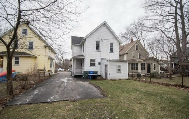 82 May St, Unit 2 in Rochester, NY - Building Photo - Building Photo