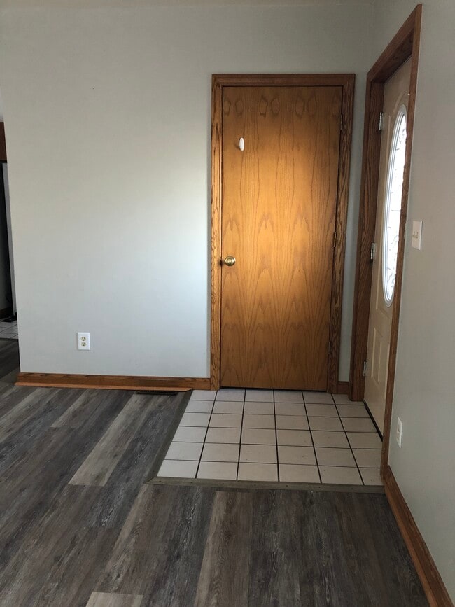 102 Parade St, Unit 2 in Erie, PA - Foto de edificio - Building Photo