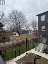 2789 Eglinton Ave E in Toronto, ON - Building Photo