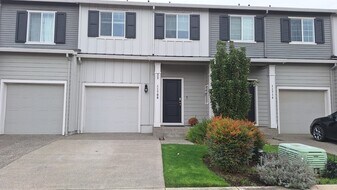 11708 NE 23rd St in Vancouver, WA - Building Photo