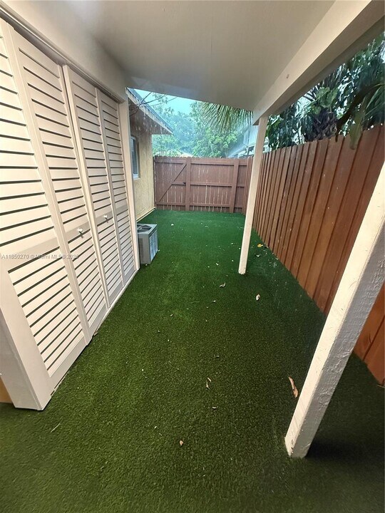 3156 Mary St in Miami, FL - Building Photo