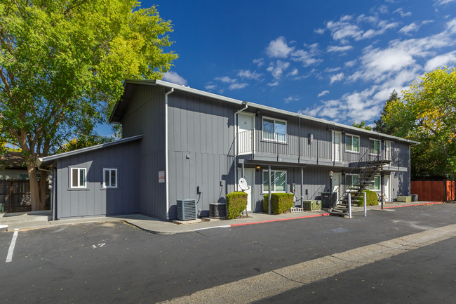 Bell Park Apartments in Sacramento, CA - Foto de edificio - Building Photo