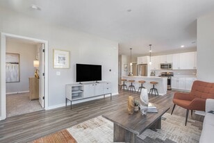 Water's Edge in Crystal Lake, IL - Building Photo