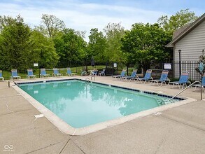 248 Legends Creek Pl, Unit 207 in Indianapolis, IN - Foto de edificio - Building Photo