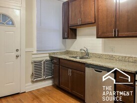 1607 W Berteau Ave, Unit 1 in Chicago, IL - Building Photo