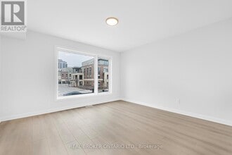 301 Glenroy Gilbert Dr in Ottawa, ON - Building Photo - Building Photo