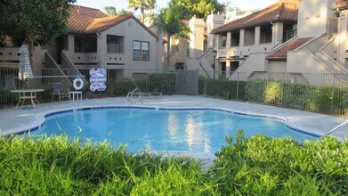 1068 Calle Del Cerro in San Clemente, CA - Foto de edificio - Building Photo