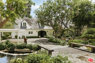 6825 Zumirez Dr in Malibu, CA - Building Photo - Building Photo