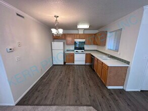 11651 SE Fuller Rd in Milwaukie, OR - Building Photo - Building Photo