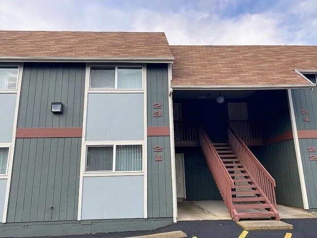 146 NE Atkinson Ct in Roseburg, OR - Building Photo - Building Photo