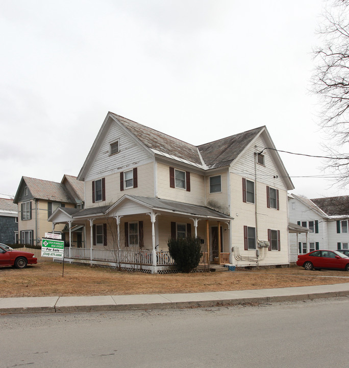 83 W Main St in Cambridge, NY - Foto de edificio