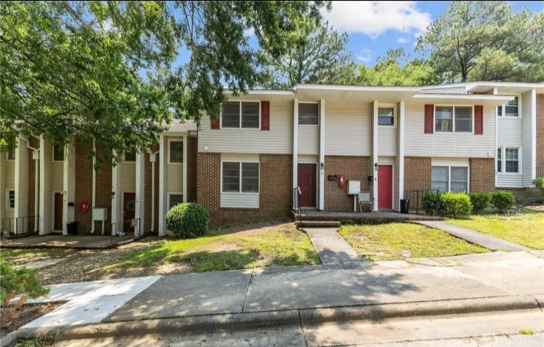 595 Winding Creek Rd, Unit Winding Creek Condo in Fayetteville, NC - Foto de edificio