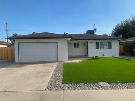 934 W Alamos Ave in Clovis, CA - Building Photo