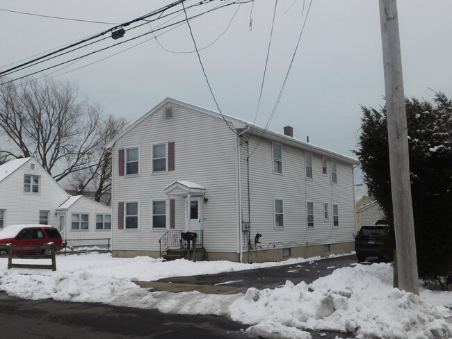 537 Hollister St in Stratford, CT - Building Photo - Building Photo