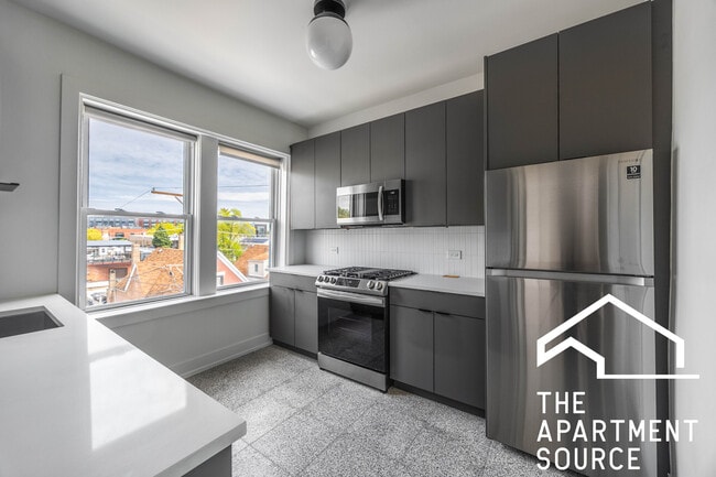 property at 3049 W Medill Ave