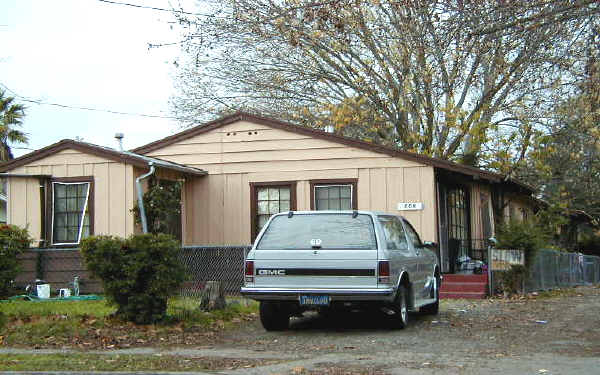 807 Frazier Ave in Santa Rosa, CA - Building Photo