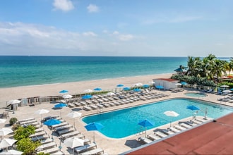 19201 Collins Ave in Sunny Isles Beach, FL - Building Photo - Building Photo