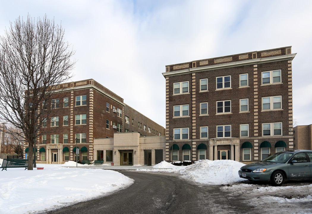 Erie Square in Cleveland, OH - Building Photo