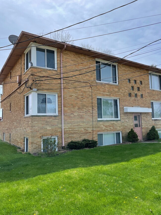 18895 Hilliard Blvd Rentals in Rocky River, OH