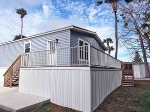 8975 W Halls River Rd in Homosassa, FL - Building Photo - Building Photo