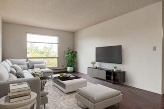 South Park Apartments in Medicine Hat, AB - Building Photo - Building Photo