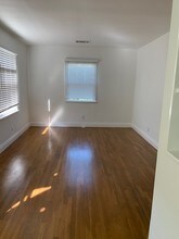 1631 Brockton Ave, Unit 1633 in Los Angeles, CA - Building Photo - Building Photo