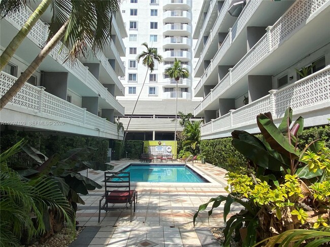 1620 West Ave in Miami Beach, FL - Foto de edificio - Building Photo