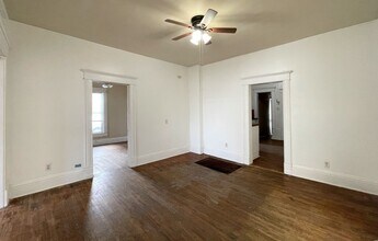 120 W 4th Ave in Hutchinson, KS - Building Photo - Building Photo